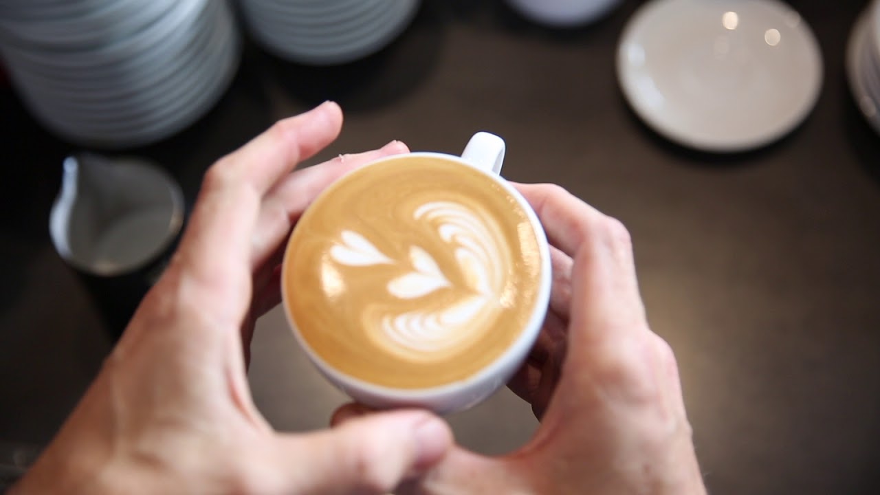 Making a Flat White and Café Latte