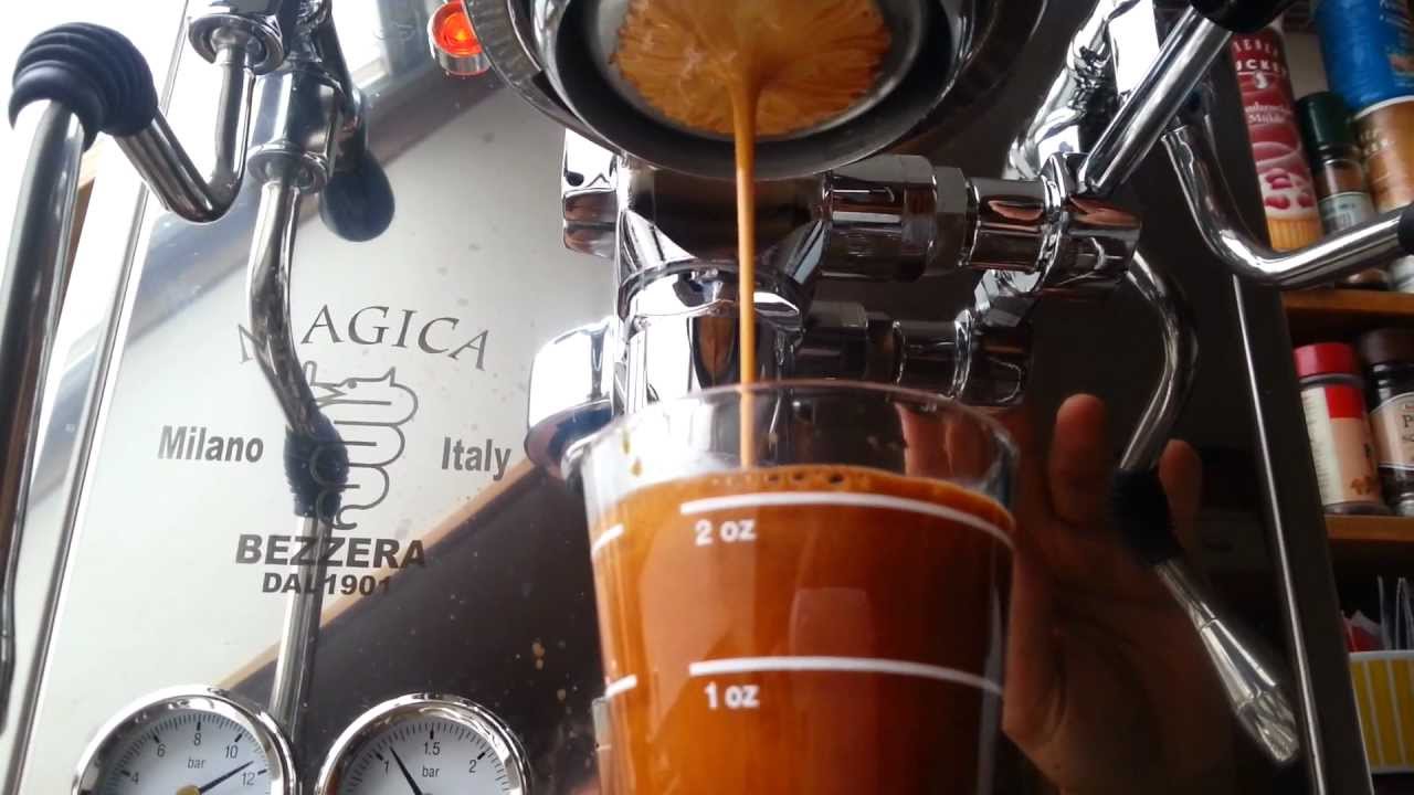 bottomless portafilter double espresso shot in a shot glass (full HD)