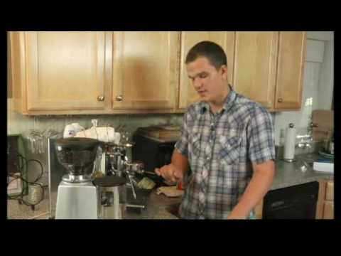 How to Make the Double Espresso com Panna : How to Use an Espresso Machine for a Doub…