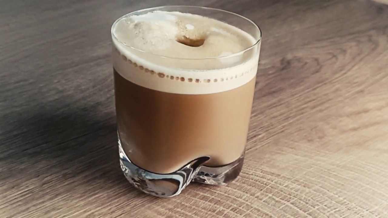 Coffee making B ROLL – Espresso Macchiato (DeLonghi I Sony A6000 )