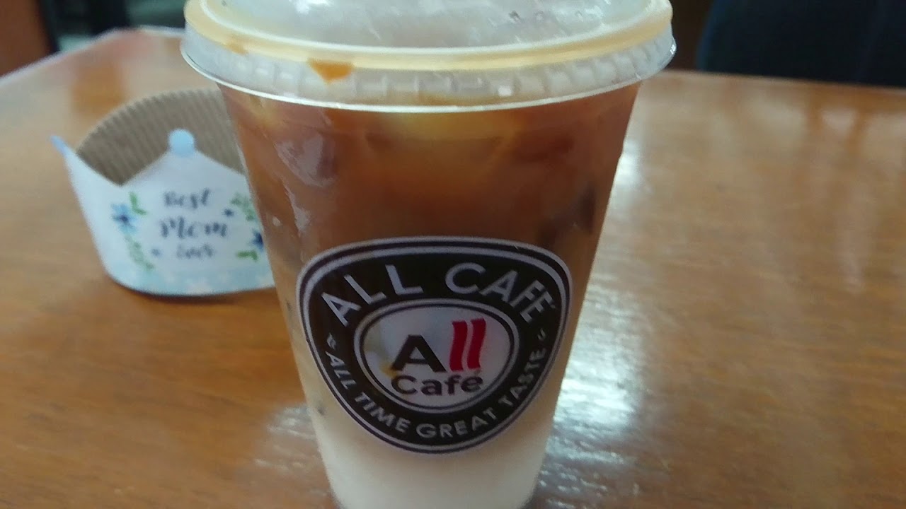 iced caramel macchiato coffee by All Cafe 7-11 มัคคิอาโต้ กาแฟครึ่ง นมครึ่ง จากเซเว่น…