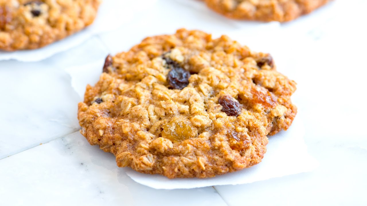 How to Make Soft and Chewy Oatmeal Raisin Cookies – Oatmeal Cookie Recipe