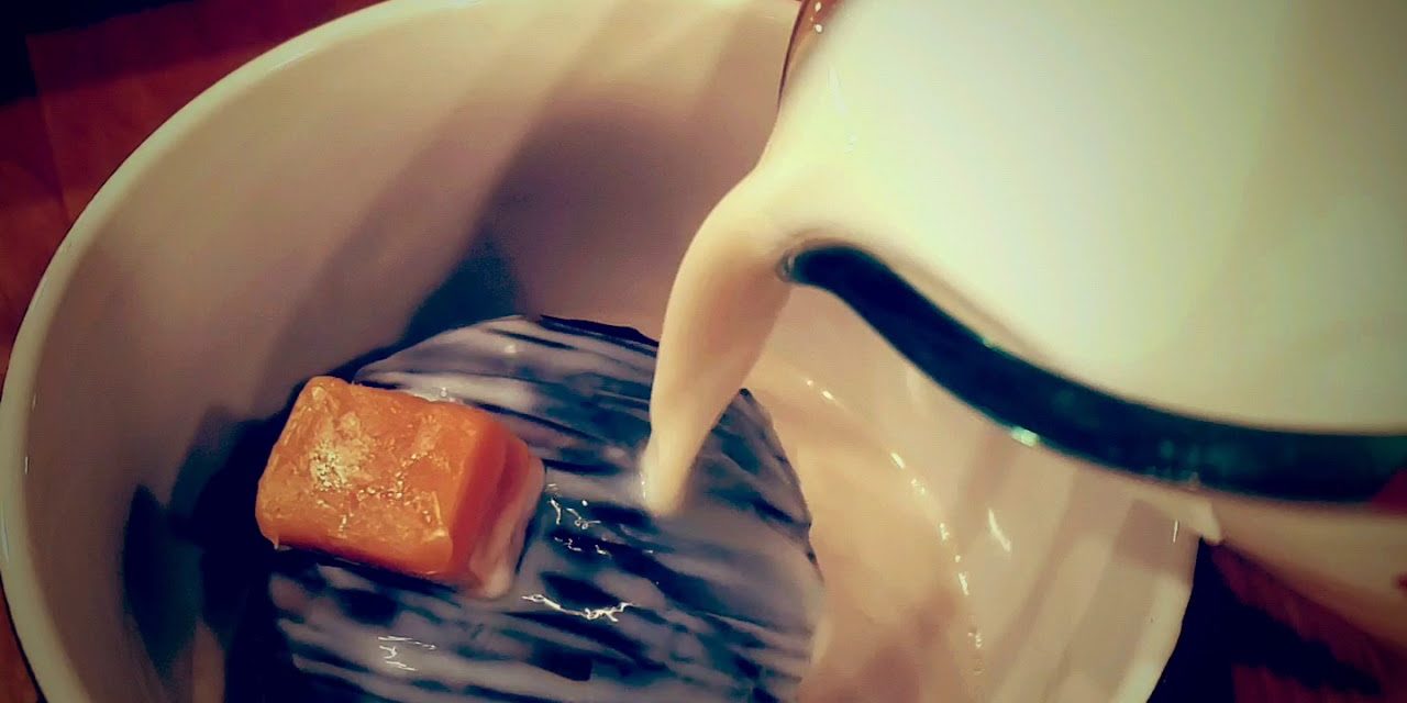 Hot Cocoa Bomb – Caramel Macchiato (ASMR)