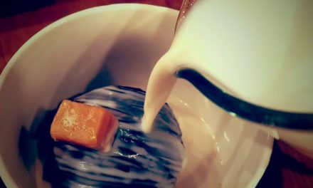 Hot Cocoa Bomb – Caramel Macchiato (ASMR)