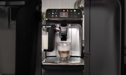 Automatický kávovar Philips LatteGo 5400 Flat White příprava