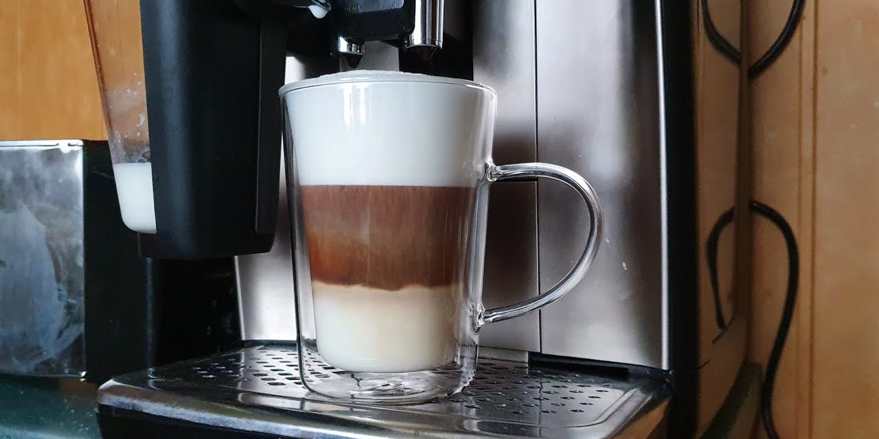 Kawa Latte Macchiato. Ekspres ciśnieniowy PHILIPS Series 5400 LatteGo EP5447/90