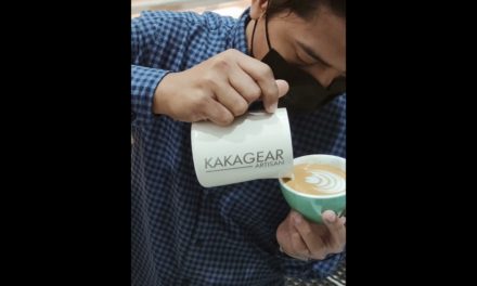 basic tulip latte #coffee #shorts #barista #latteart #espresso #daily #vlog