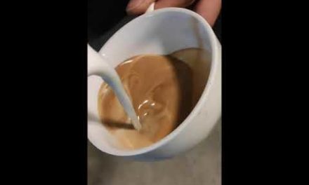 café latte | how to make basic tulip art for beginners | 2020 🌷🌷