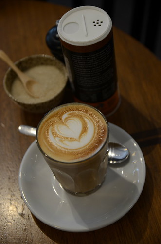 Strong caffe latte AUD4 – Glovers Station, Elsternwick – D7000