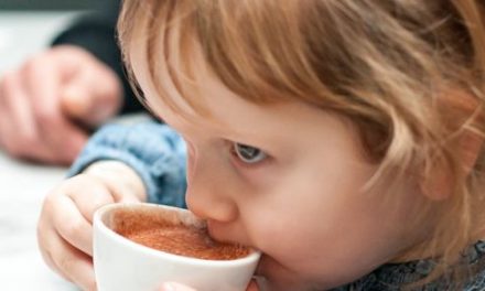5 ways that tea and coffee consumption harm children: What age is “too young for caff…