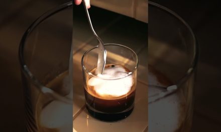 Foamy coffee&cream.[macchiato]#shorts #coffee #coffeemilk #coffeeplays #Foamycoff…