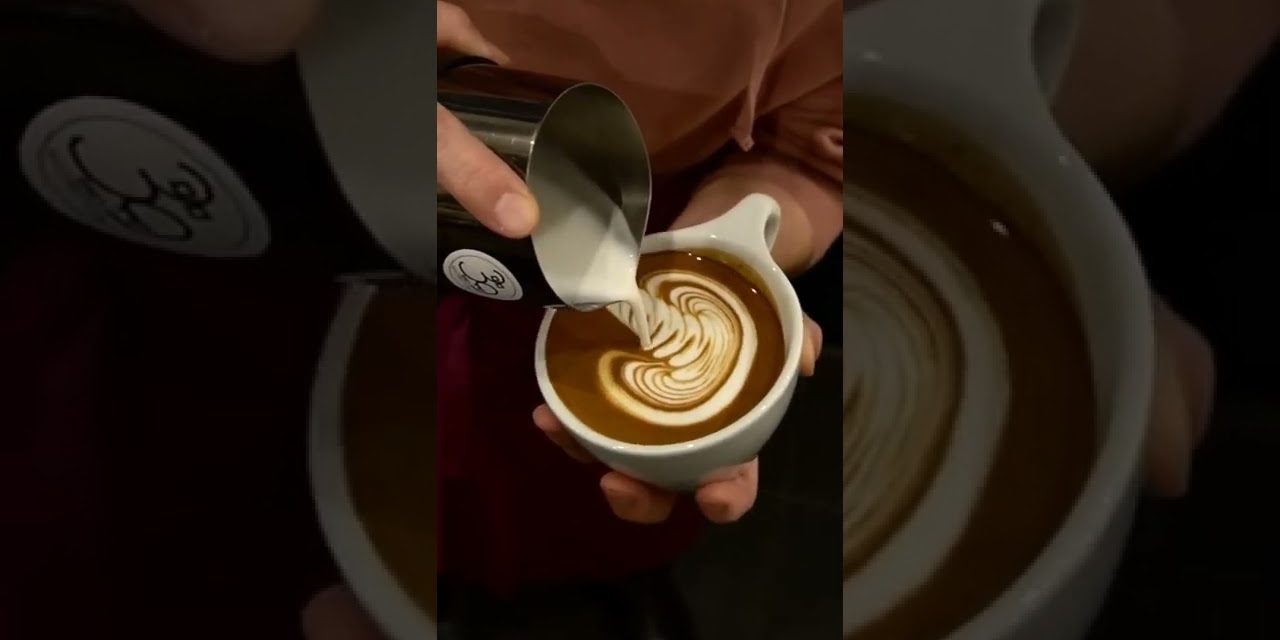 Wing Swan Latte Art 🎨 #shorts #barista #latteart #coffee